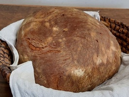 Frisches Holzofenbrot